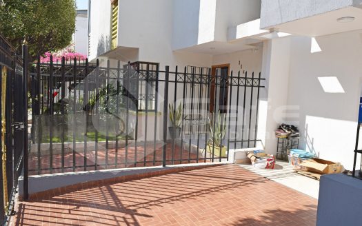 CASA ESQUINERA EN VENTA – SANTA MARTA